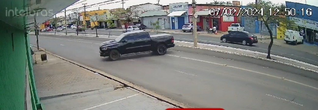 Motorista Perde Controle De Caminhonete E Atropela Motociclistas Em